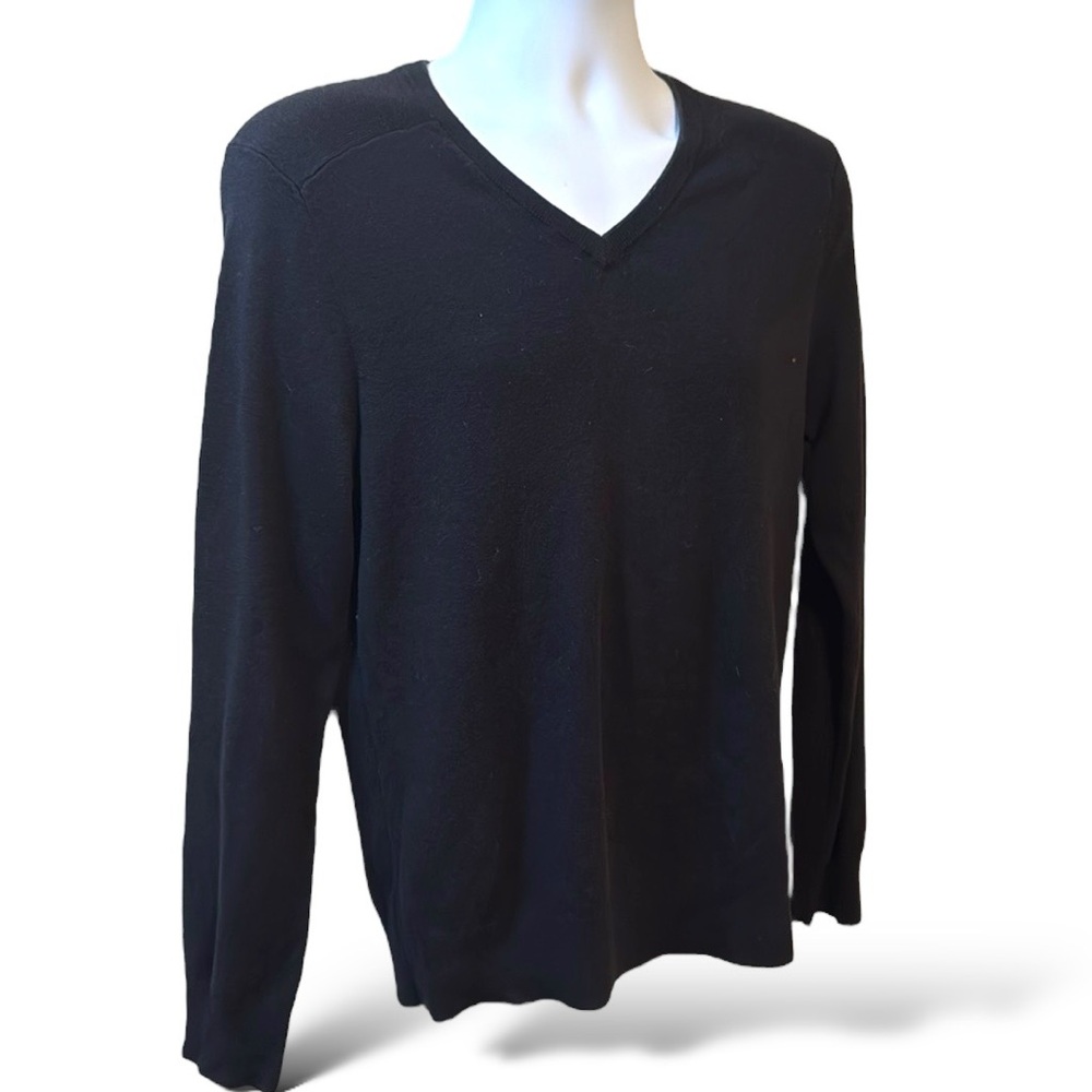 CALVIN KLEIN V-Neck Sweater. Size Medium